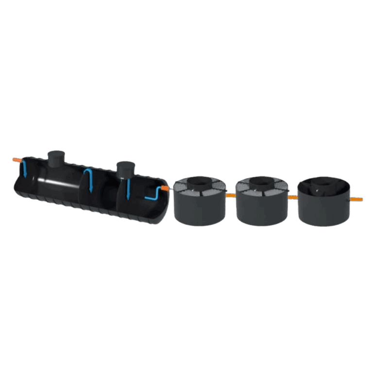 En digital illustration visar ett segmenterat vattenreningssystem för minireningsverk med en stor tank till vänster och tre cylindriska filterenheter som är anslutna i följd, var och en med synliga rör och interna filter, perfekt för användning på din landningssida.